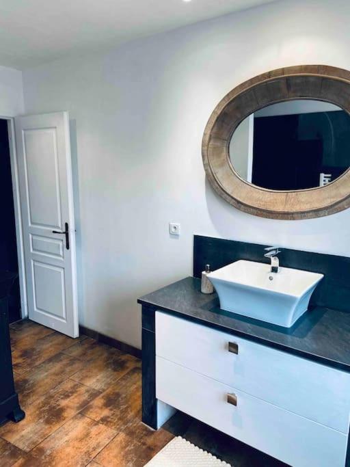 Maison Climatisee Avec Stationnement Et Wifi Bram Luaran gambar
